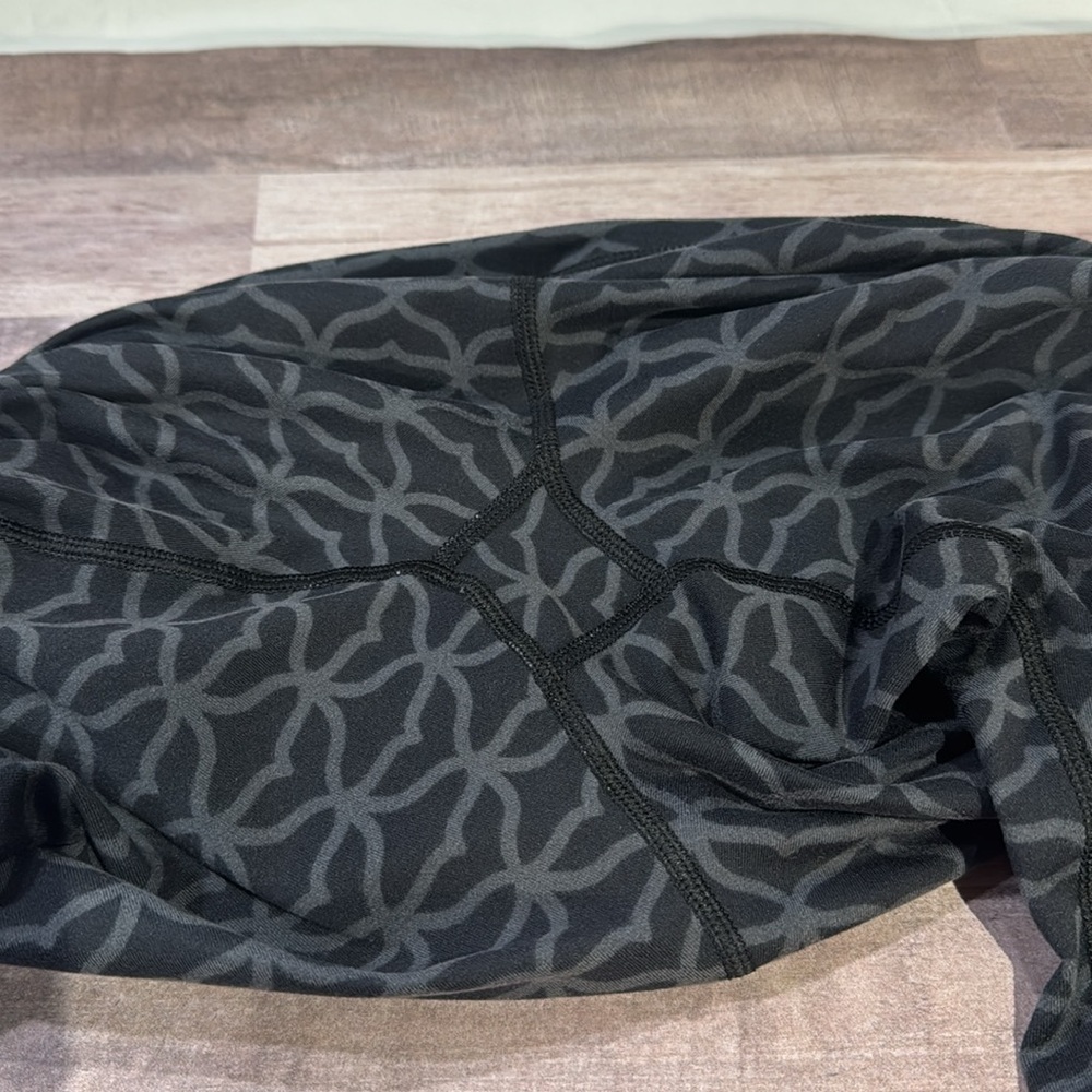 Medium Vineyard Vines Performance Capri Legging - image 6